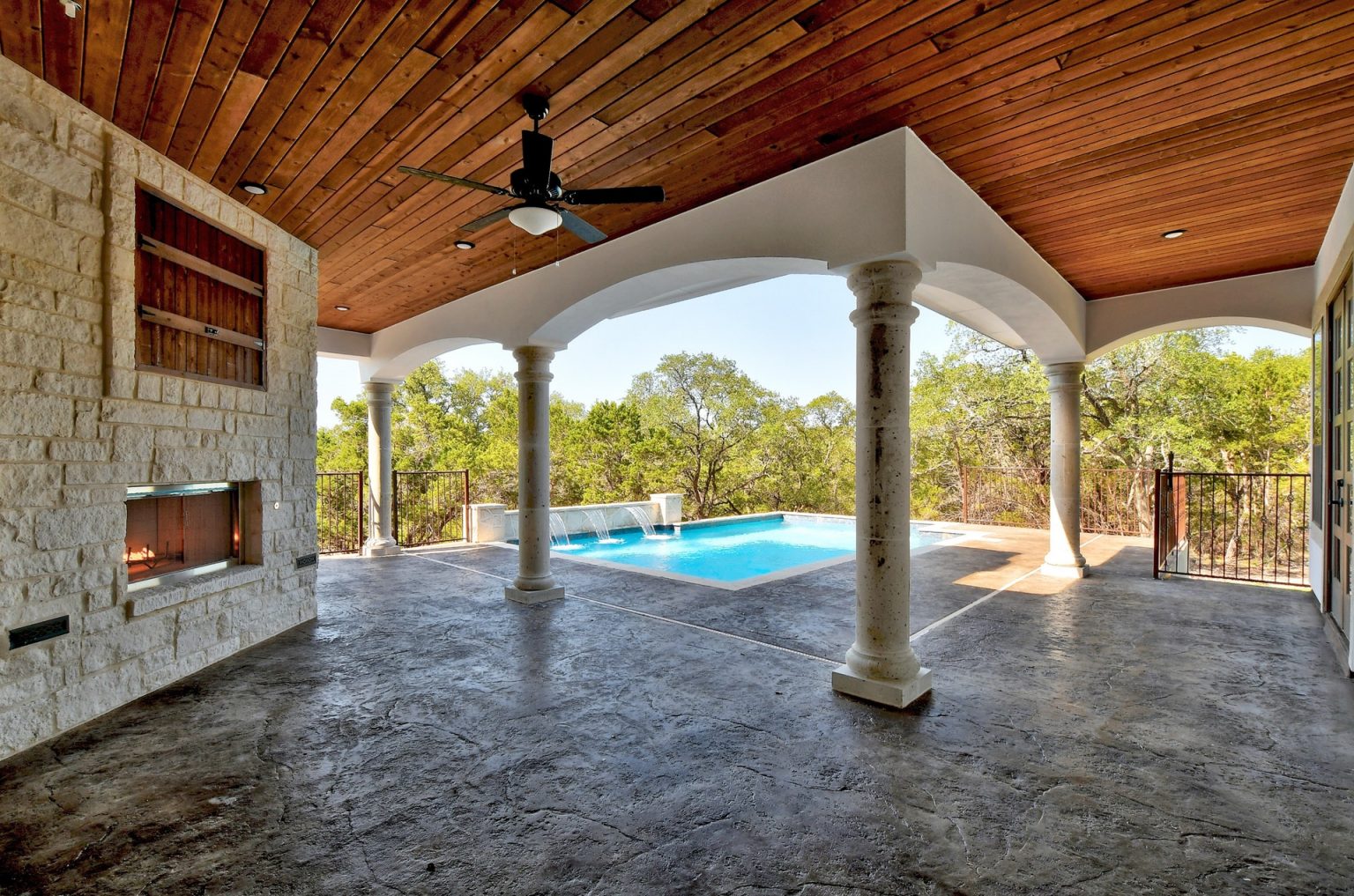 Palisades View interior